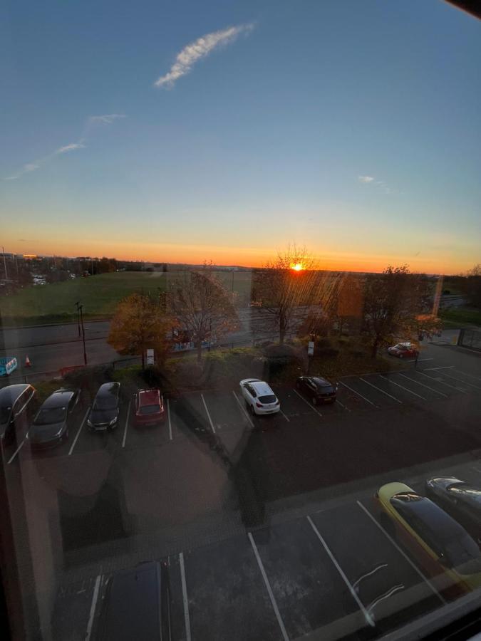 Aeropartment & Aerotel, London Heathrow Airport, Terminal 4, Ev Stations & Cheap Parking On Site! Hillingdon Dış mekan fotoğraf